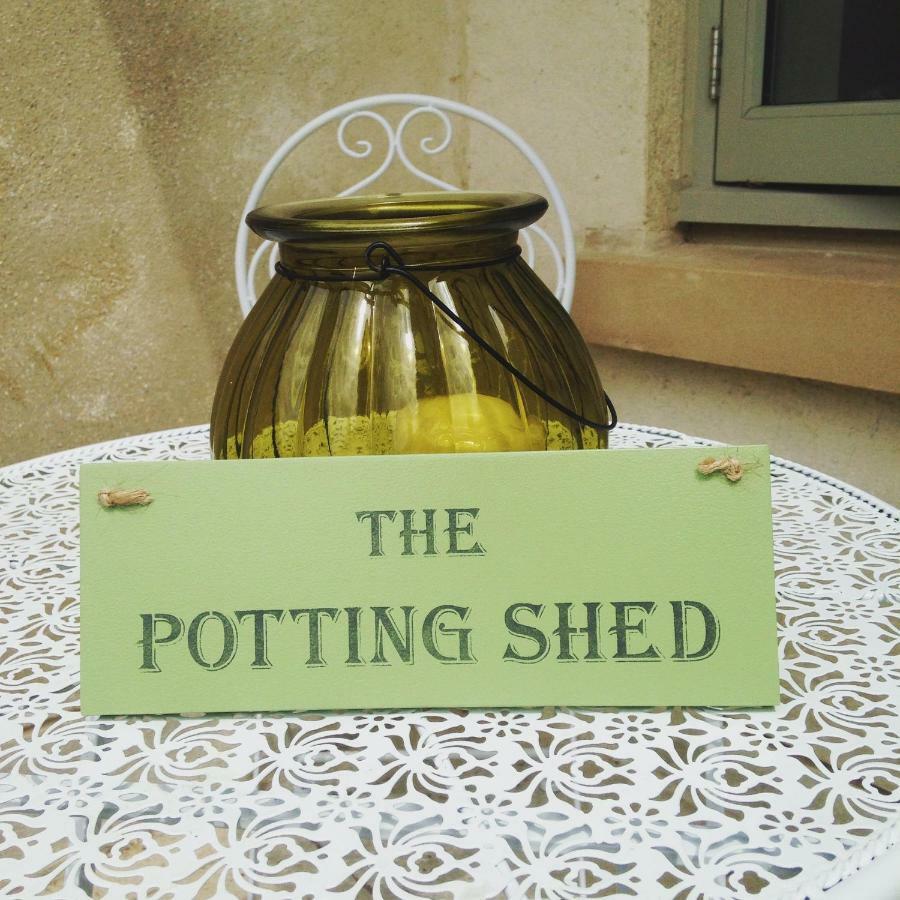 Готель The Potting Shed Box  Екстер'єр фото